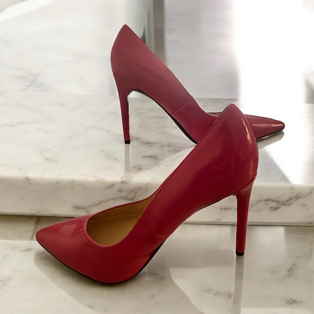 Guess Babbitta Hot Pink &  White Pointed Toe High Heel Stilettos Women Sz 8.5